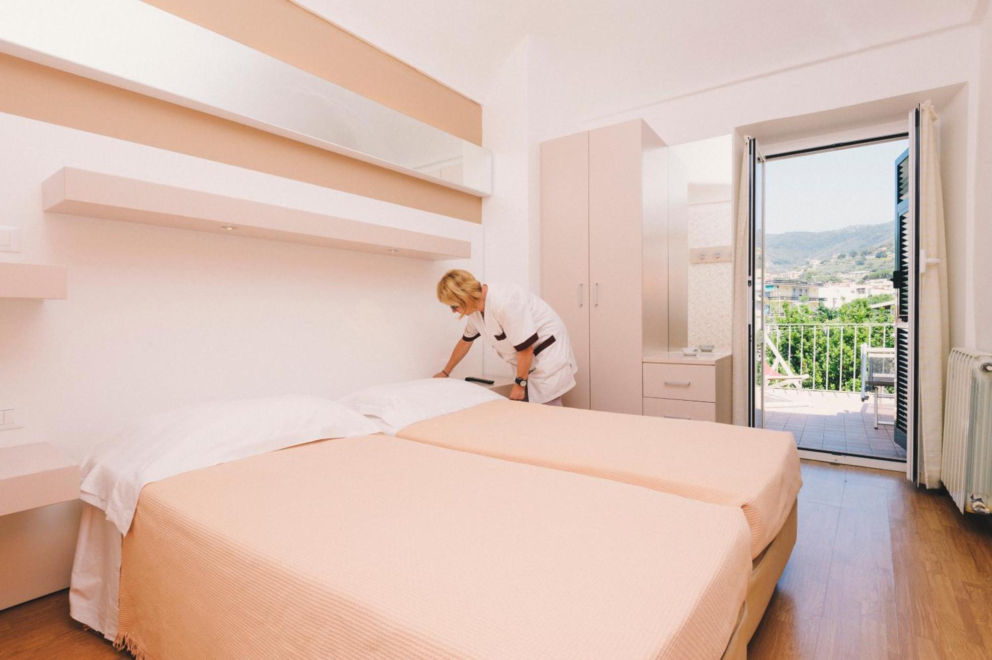 Hotel Melograno Spotorno Kültér fotó
